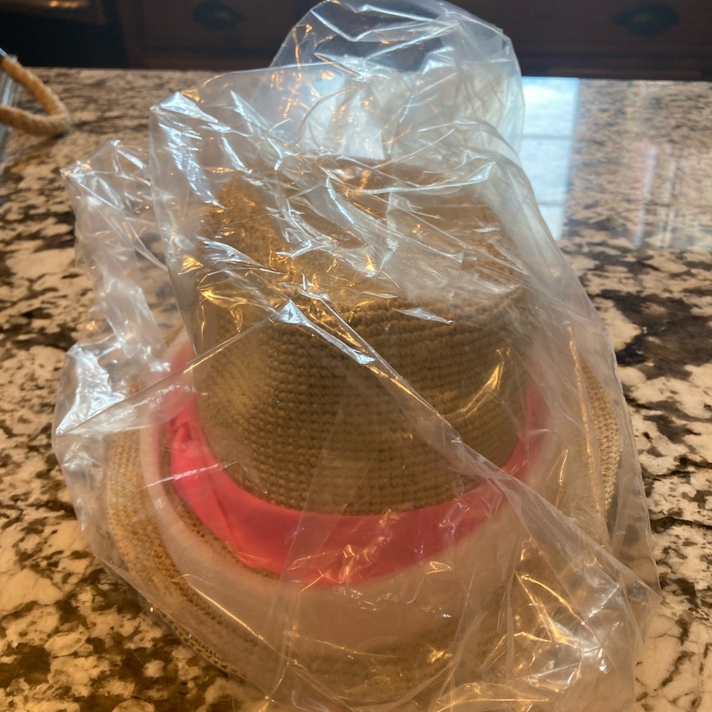 Lilly Pulitzer pool side hat Prosecco Pink Side pink bow new in package. $58